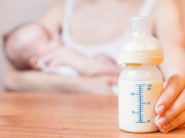Trẻ 5 tháng tuổi uống bao nhiêu sữa mỗi ngày